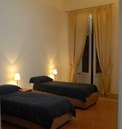 Palazzo Savona 招待所 2*